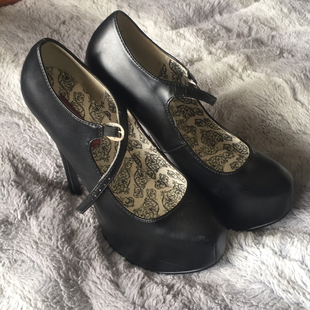 Women’s black bordello heels